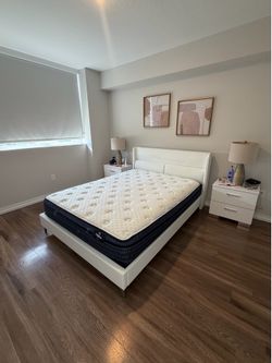 Juego de cuarto completo blanco con colchón , comedor negro y beis mueble color crema