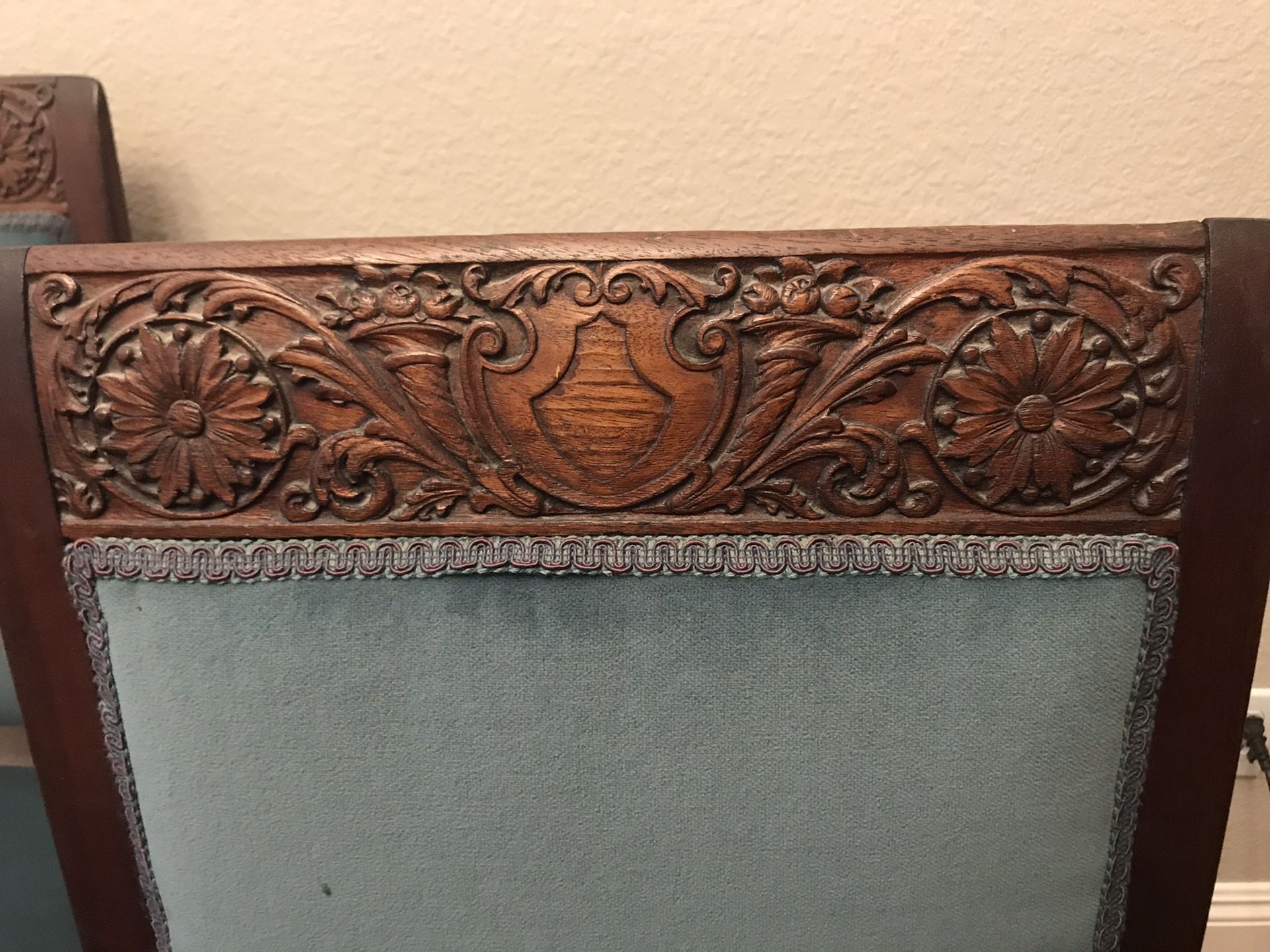 Antique dining table and 6 chairs. Slight repair needed on one chairs upholstery coming loose from frame.