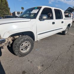 2005 GMC Sierra Part Out
