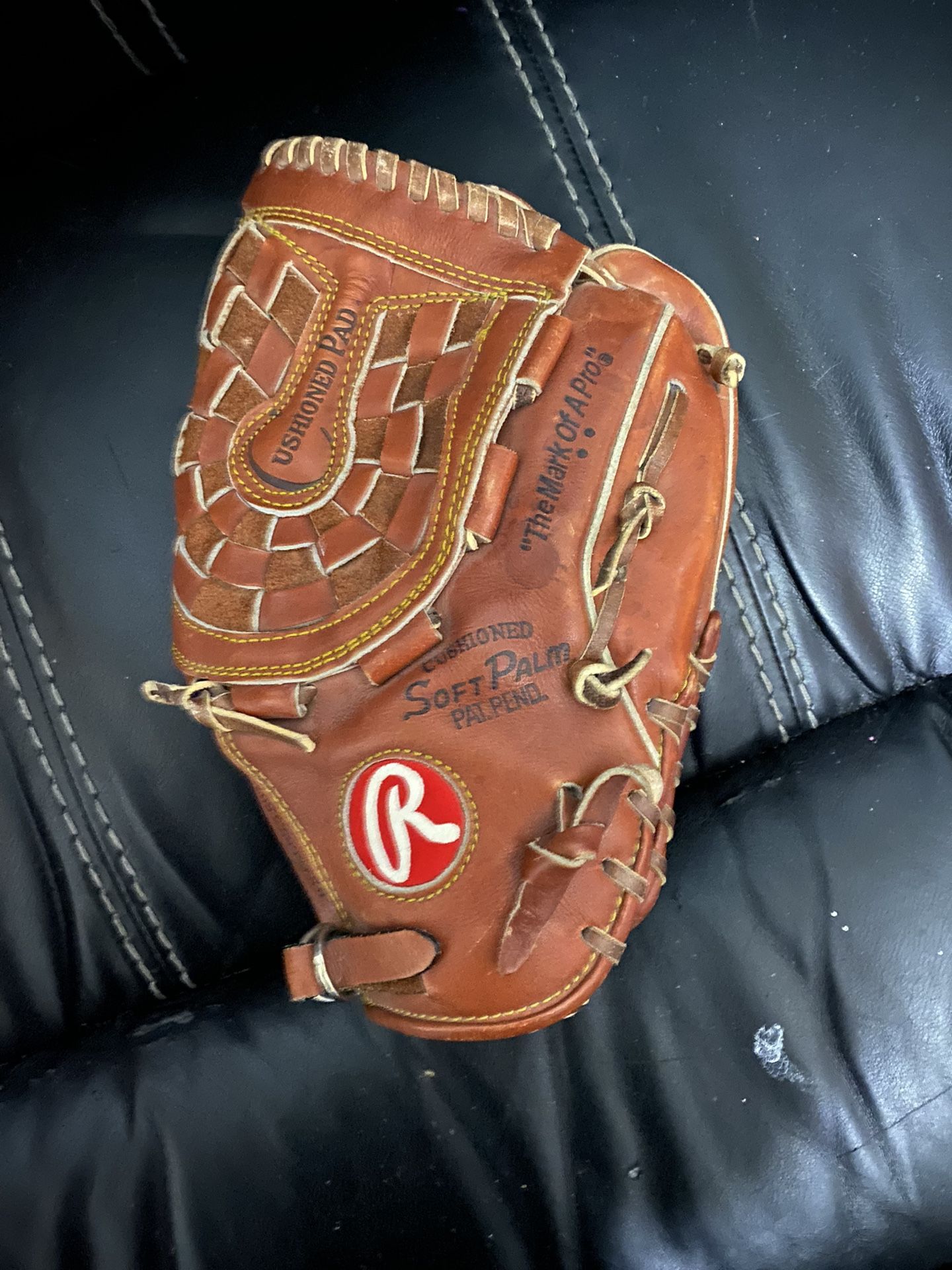 Vintage Rowlings “The Mark Of A Pro” Baseball Glove