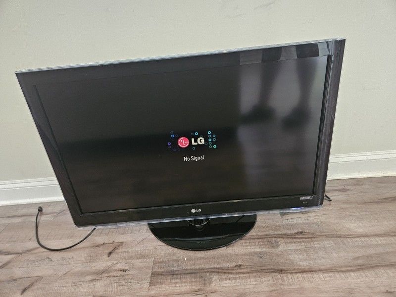 40-in LG TV