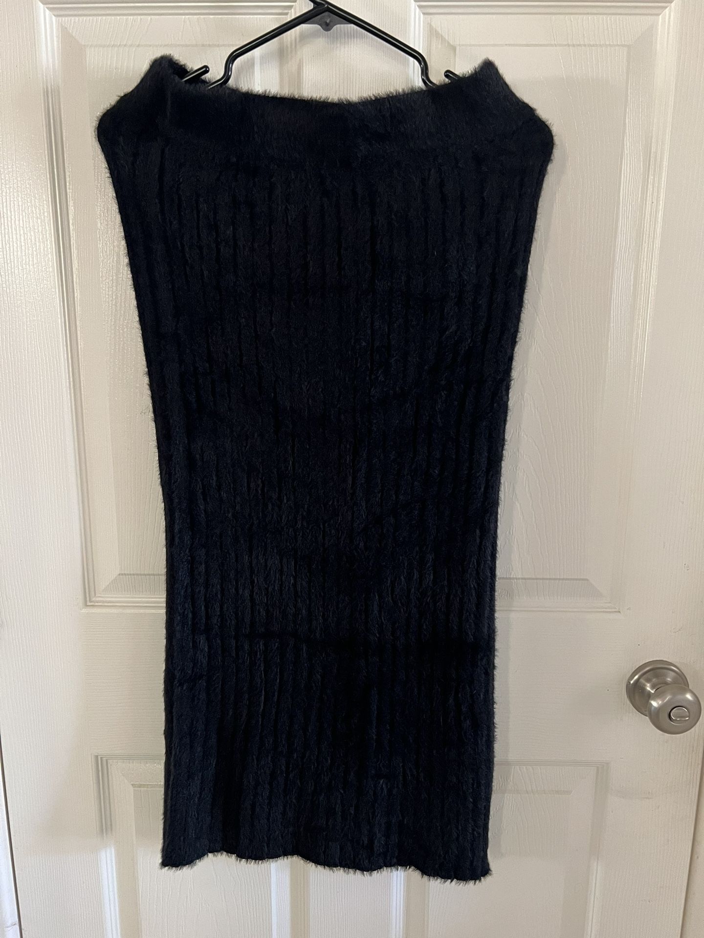 Women’s Long pencil sweater skirt Size medium 