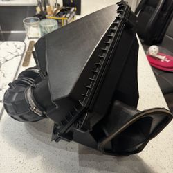 2020 Camaro 2.0T OEM Stock Air Intake / Airbox Assembly 