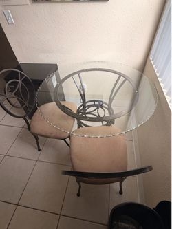 Elegant Round Glass Dining Table with 2 Matching Chairs