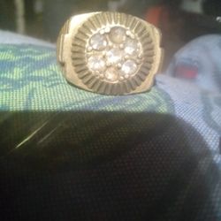Go18k Gold And Diamond Ring