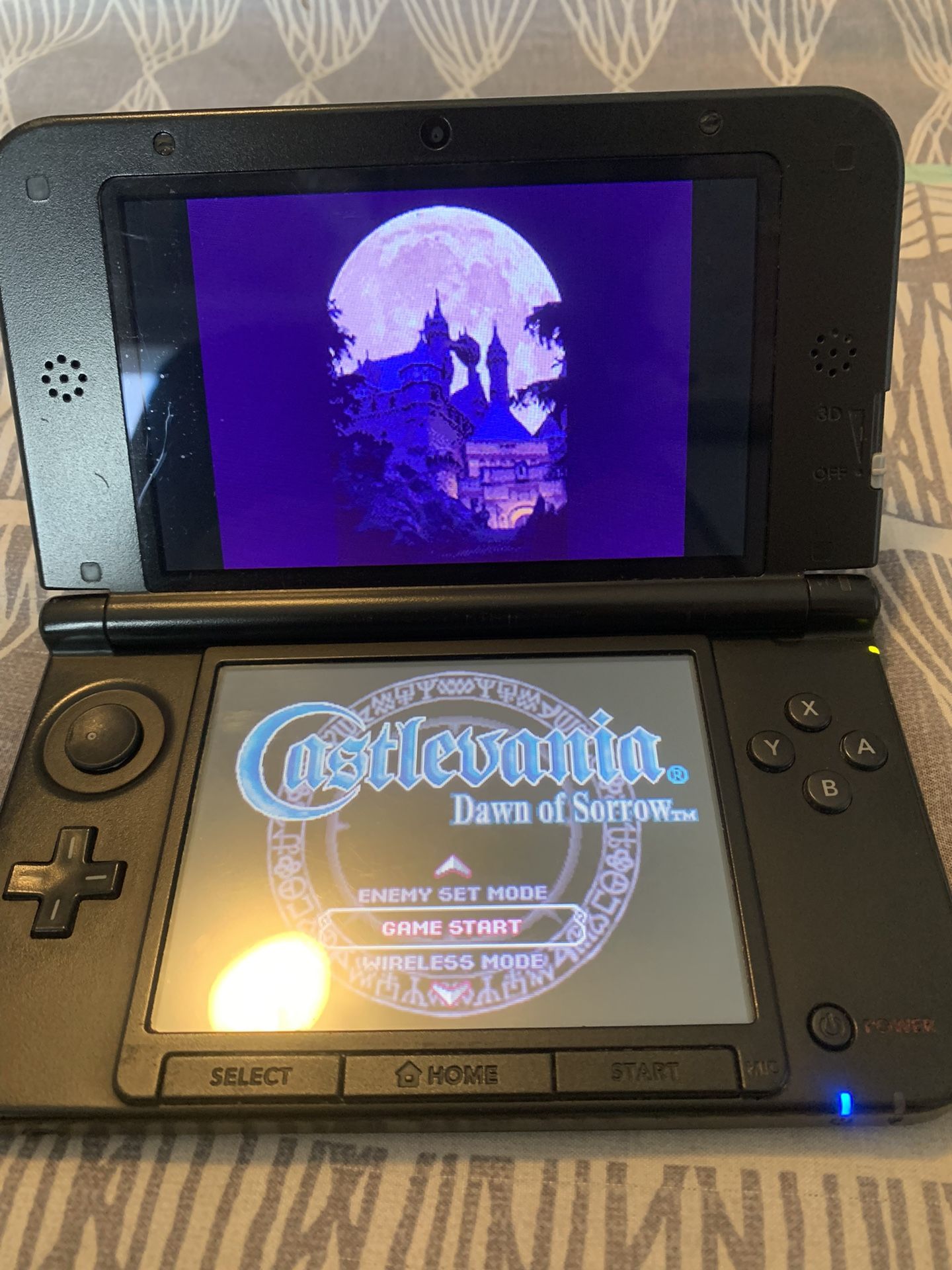 Nintendo 3ds Xl modded with a lot nes 3ds games fully working