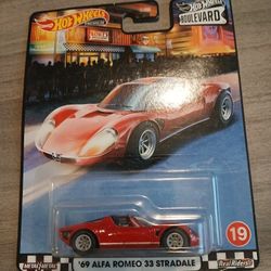 Hot Wheels Premium Boulevard #19 '69 Alfa Romeo 33 Stradale 