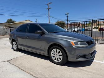 2014 Volkswagen Jetta 2.0 S – Clean Title