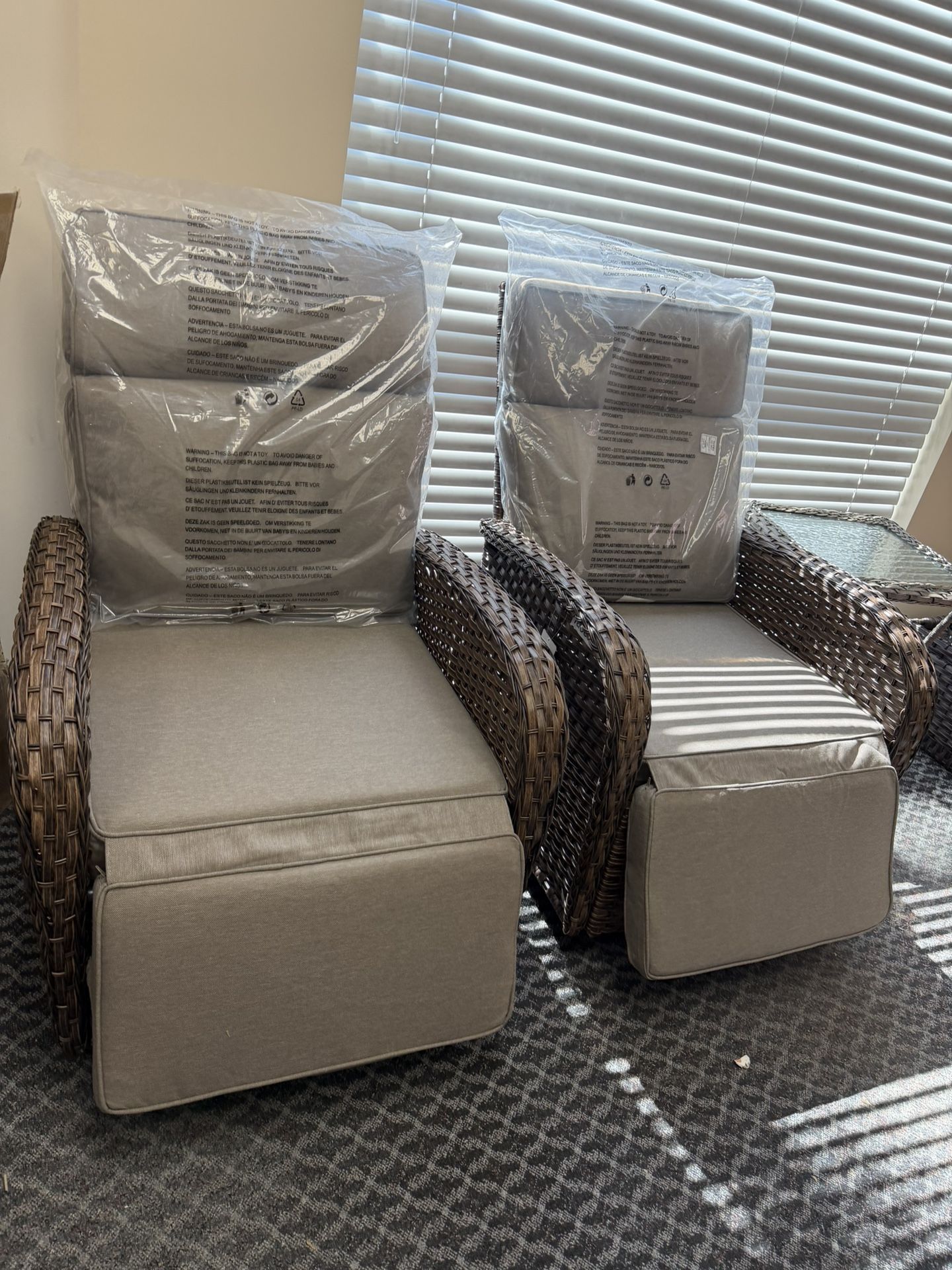 Outdoor Recliner with Olefin Beige Cushions and Flat Armrests Patio Swivel Chairs