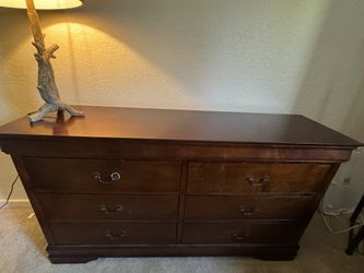 Cute six drawer dresser! Great project! Need pick up TODAY!