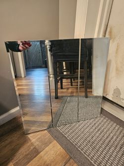 Bathroom medicine cabinet with mirror