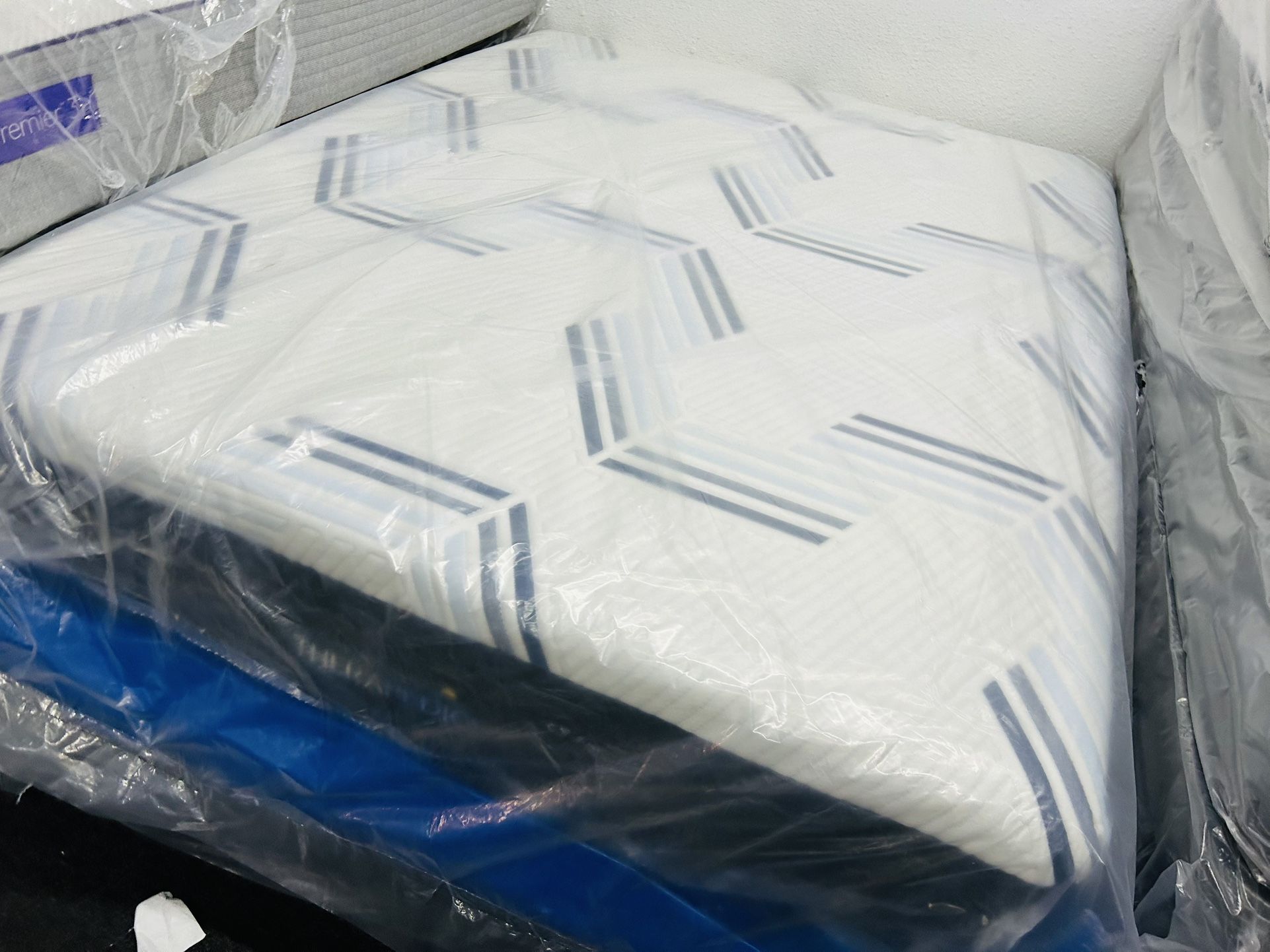 Queen Size Mattress Therapedic