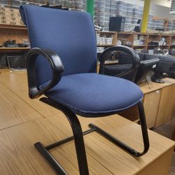 VERY NICE LIKE NEW HIGH QUALITY CHAIR AWSEOME FOR HOME OR WORK (HOME21)

