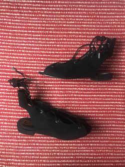 Women’s sandals size 5