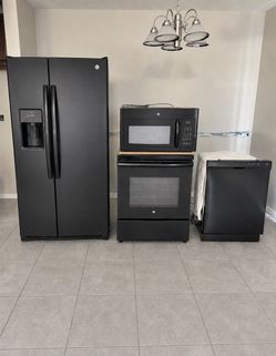 Black Kitchen Appliance Set – 4 Pieces