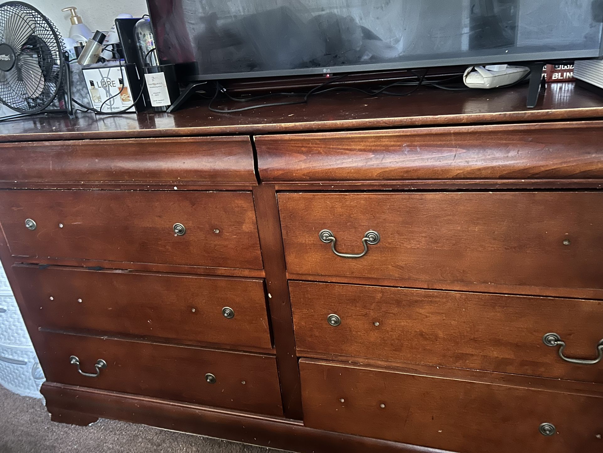 Free Dresser With Mirror