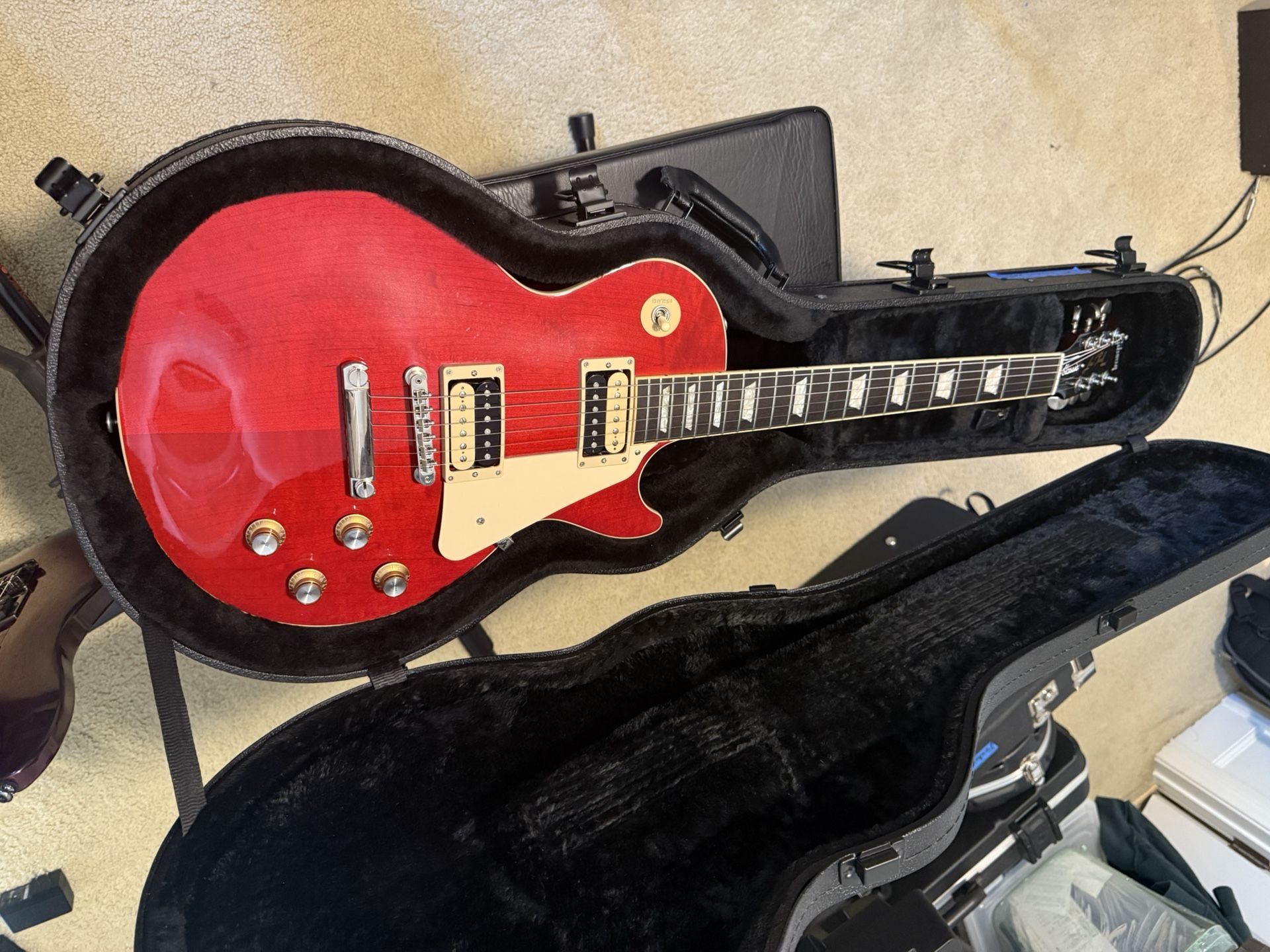 Gibson Les Paul Classic 2022-2023 Cherry Red