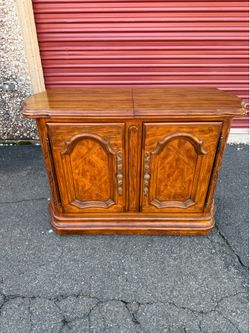 Vintage Drexel Expandable Buffet / Server / Bar Cabinet – Solid Wood!