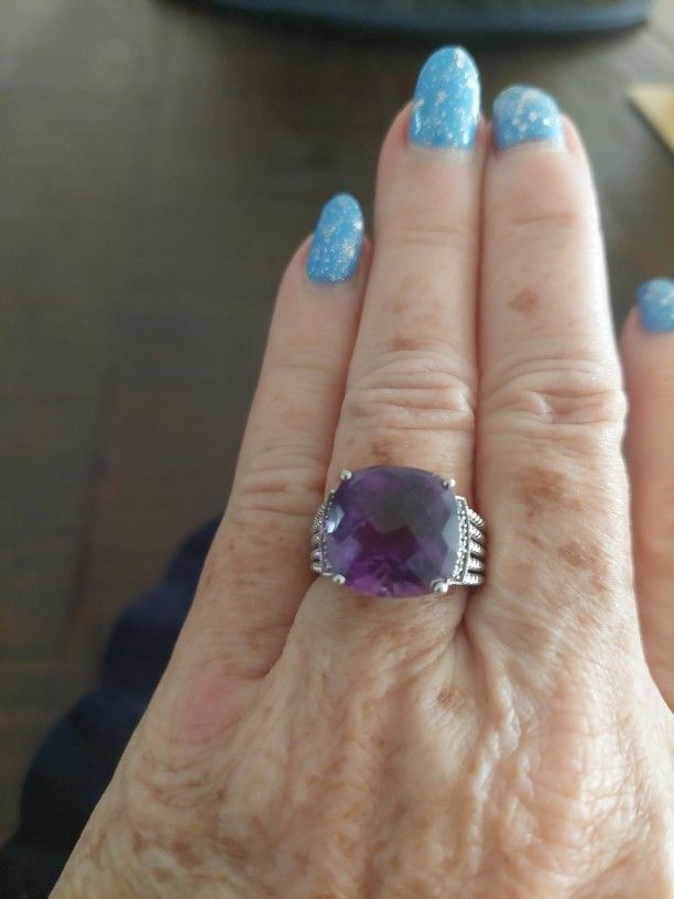 AMETHYST AND STERLING SILVER RING