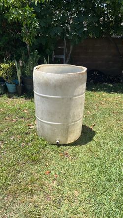 PLASTIC CONTAINER