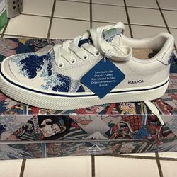 Woman sizen7- Naioca Canvas Sneakers Great Wave Print