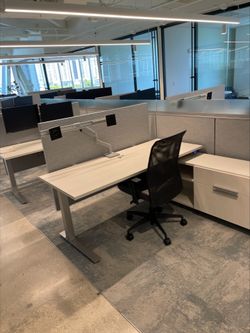 22 Knoll Height Adjustable 6 X 6 Desks With Power Beam