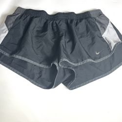 NIKE SHORT SIZE L