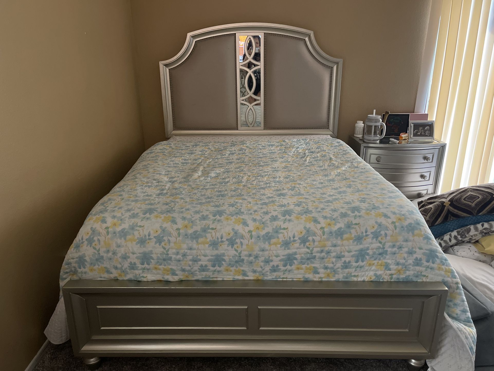 Queen Size Bed Room Set