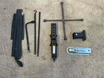Vehicle Emergency Tool Kit with Jack and Tow Ball