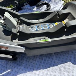 Nuna Base And Adapater 