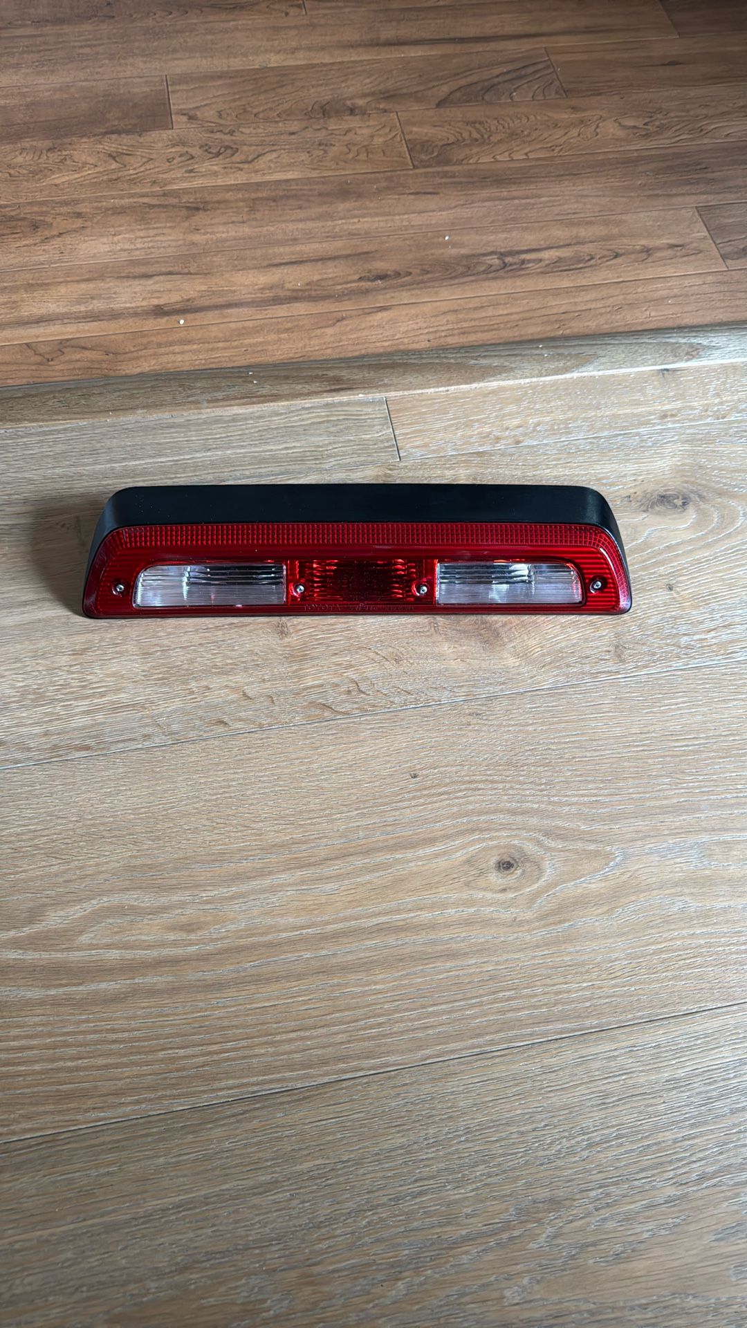 2008 Toyota tundra O.E.M. high mount third brake light housing