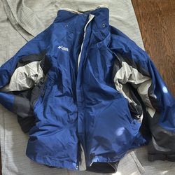 Chaqueta gruesa sirve para la nieve en buen estado size xl