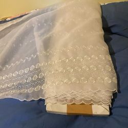 7.5 Yards Of Lace White Fabric. Price Is For All 7.5 Yards 