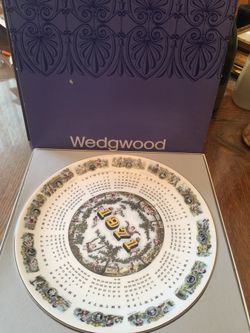Wedge wood 1971 collector plate in box. No chips