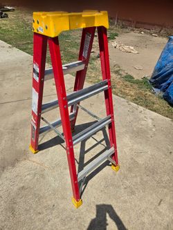 Louisville 4ft fiberglass ladder