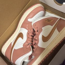 Jordan 1s- Woman Size 8.5
