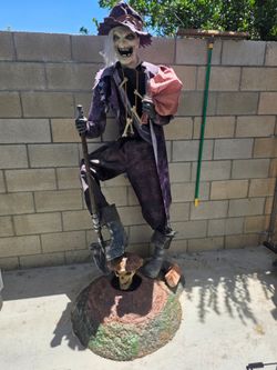 Halloween statue
