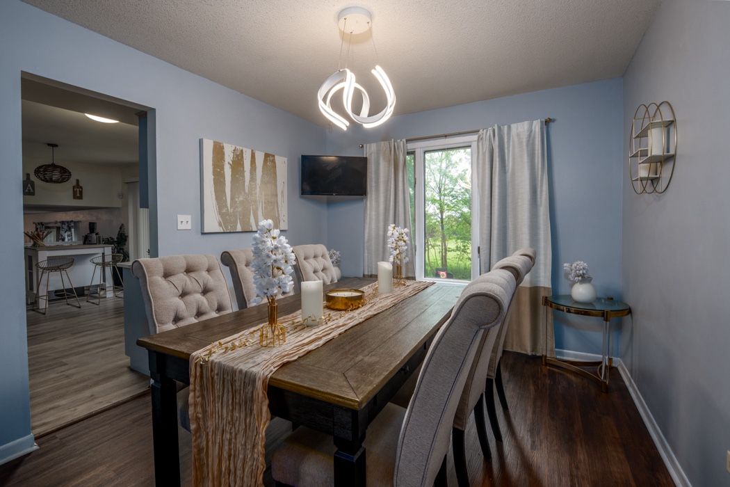 Wood Dining Table w/6 Chairs and Storage