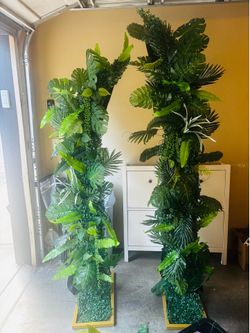 Tropical wedding decor