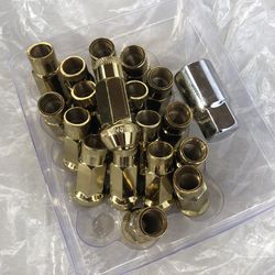 Brand new gold lug nuts with key.