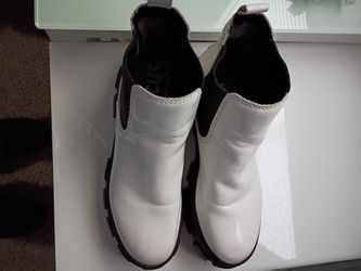 Beautiful White Circus Boots With Black Soles 