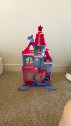 Little People Castle with carriage and princesses