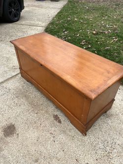 Mid century Modern Lane Cedar Hope Chest 48”Lx19”Dx21”H