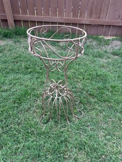 Metal Flower Pot Stand / Holder