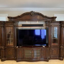 Entertainment center