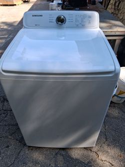 💦$140 Efficient white Samsung top load washing machine. 💦This unit has a stainless steel diamond drum interior and a dedicated detergent and softene