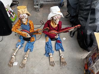Halloween Animatronic Banjo Skeletons 2-pack