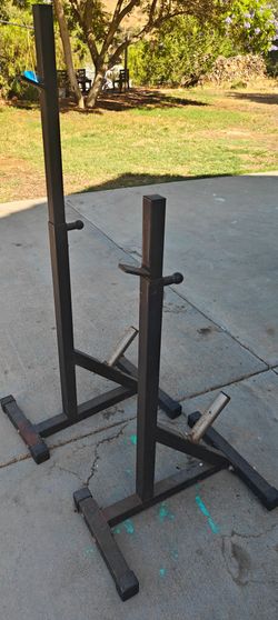 Adjustable height squat rack.
