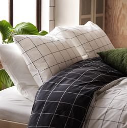 IKEA Vitklover Queen Duvet Cover Set