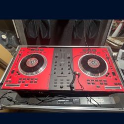  Numark NS7 DJ controller 